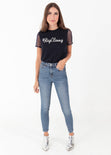 Camiseta estampada "Stay Classy" para mujer flashy