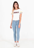 Camiseta estampada "Honey" color blanco para mujer - Flashy