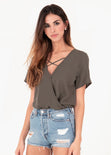 Blusa cruzada con detalle en escote para mujer - Flashy