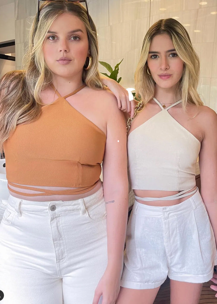 Crop top con cuello alto y anudados color beige para mujer - Flashy