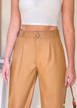 Pantalón recto tipo cuero color café, camel para mujer - Flashy