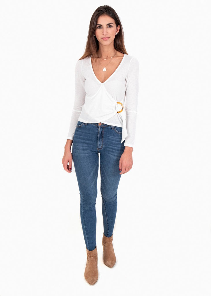 Blusa blanca con hebilla para mujer - Flashy
