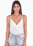 Blusa de tiras cruzada con guipure en escote para mujer - Flashy