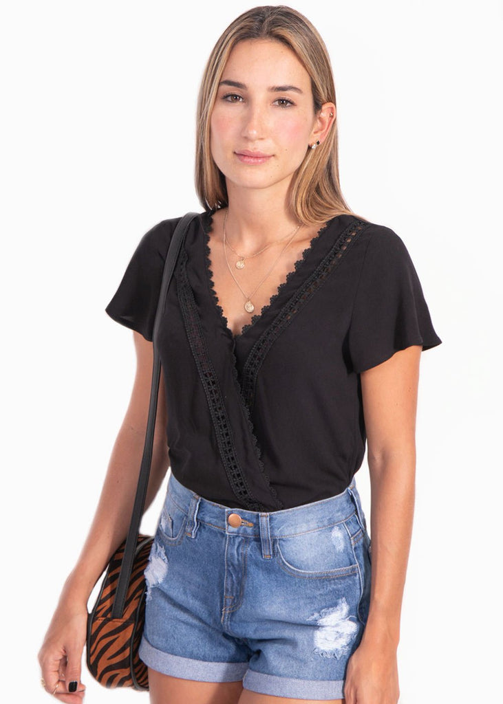 Blusa manga corta con bolillo en escote para mujer - Flashy