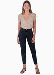 Blusa manga corta con estampado de puntos y escote cruzado color beige para mujer - Flashy