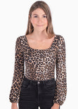 Blusa manga larga con estampado de animal print y escote cuadrado color café para mujer - Flashy