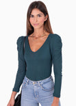 Blusa manga larga, escote en v y recogido en hombros para mujer - Flashy
