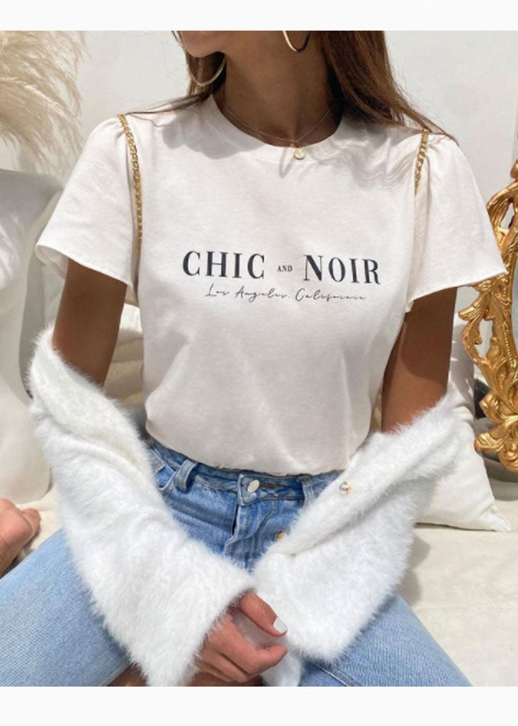 Camiseta con estampado "Chic and Noir" y cadenas para mujer - Flashy