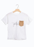 Camiseta estampada con bolsillo de animal print para mujer - Flashy