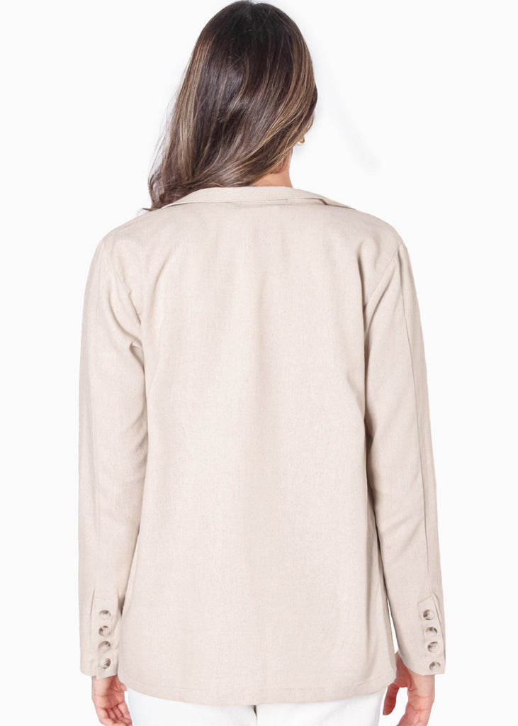 Blazer tipo sastre de lino con bolsillos en frente color beige para mujer - Flashy