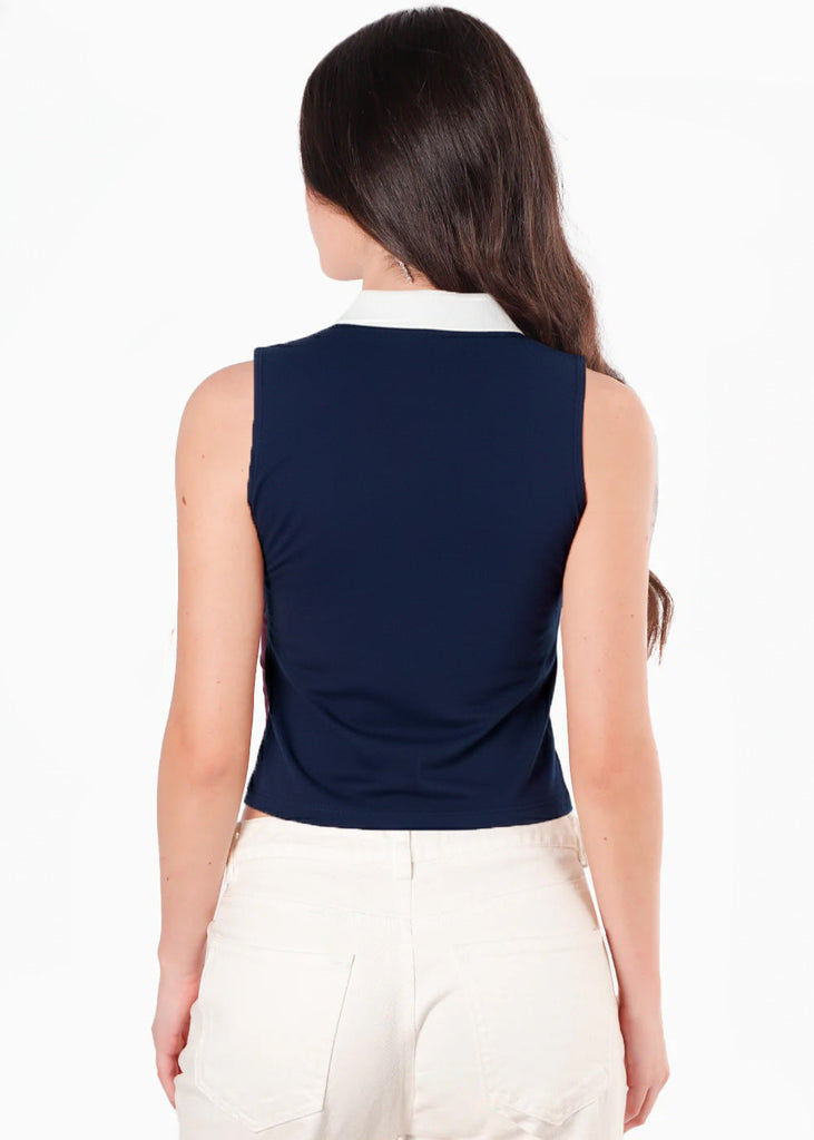 Blusa bordada sin mangas y cuello en contrastes de color azul - ECUADOR