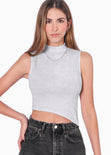 Blusa con cuello alto, sin mangas y ruedo asimétrico color plateado para mujer - Flashy