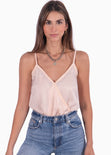 Blusa con escote cruzado y encaje color rosado para mujer - Flashy