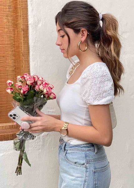 Blusa con escote cuadrado y mangas de ojalillo color blanco para mujer - Flashy