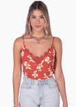 Blusa corta de tiras estampada y escote en encaje color terracota, rojo para mujer - Flashy