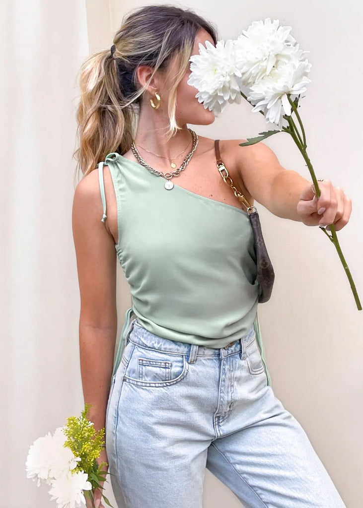 Blusa corta de un solo hombro con recogidos color verde para mujer - Flashy