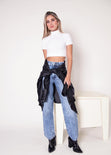 Blusa crop manga corta con cuello alto color marfil, blanco para mujer - Flashy