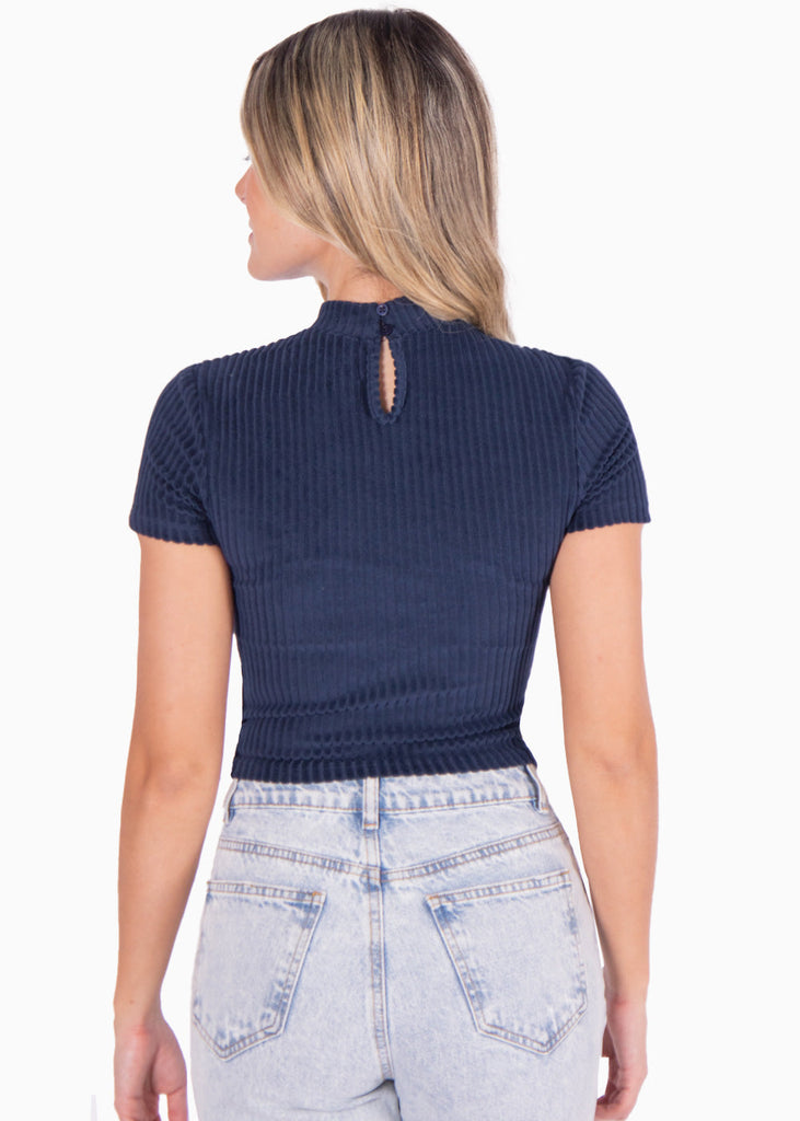 Blusa crop manga corta con cuello alto color azul para mujer - Flashy
