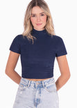 Blusa crop manga corta con cuello alto color azul para mujer - Flashy