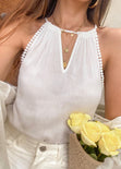 Blusa cuello en halter y ojalillo color blanco para mujer - Flashy