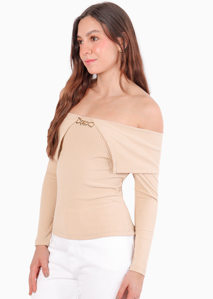 Blusa cuello campesino e insumo en escote  - MONTIEL
