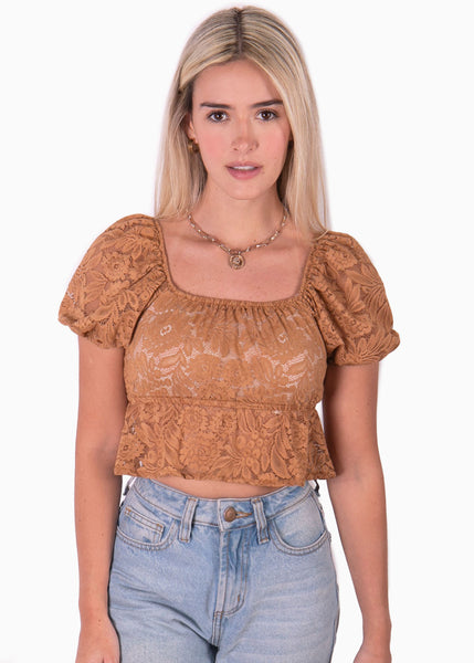 Blusa corta de encaje con mangas embombadas color café, camel para mujer - Flashy