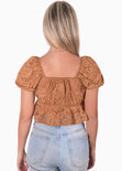 Blusa corta de encaje con mangas embombadas color café, camel para mujer - Flashy