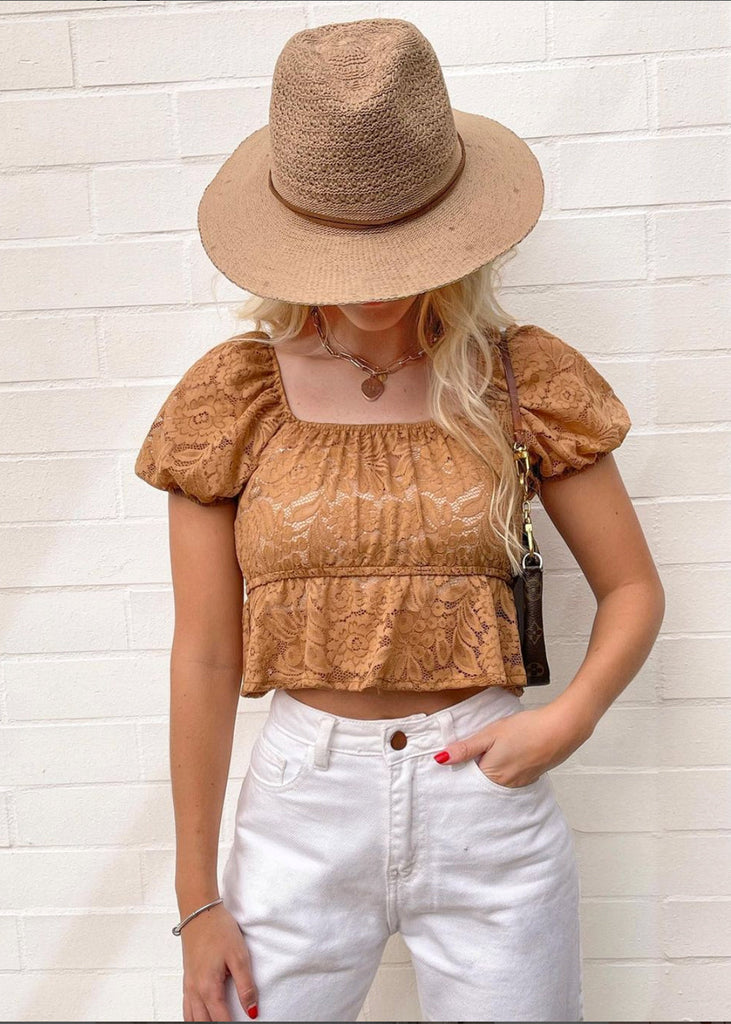 Blusa corta de encaje con mangas embombadas color café, camel para mujer - Flashy