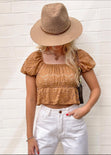 Blusa corta de encaje con mangas embombadas color café, camel para mujer - Flashy