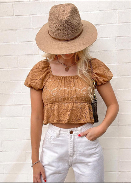 Blusa corta de encaje con mangas embombadas color café, camel para mujer - Flashy