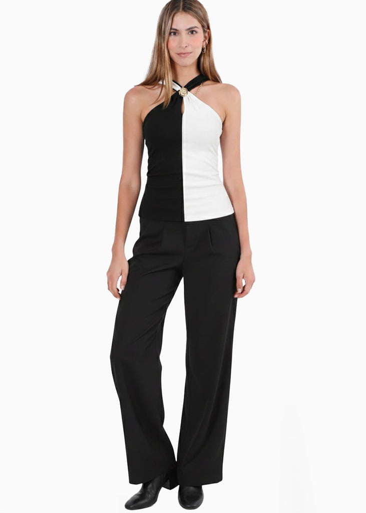 Blusa en contraste con accesorio dorado en el escote - LORETO
