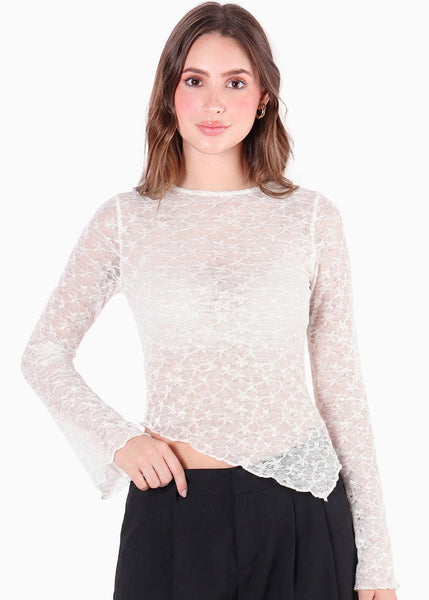 Blusa en encaje con manga campana y ruedo asimetrico - SEGOVIA.VAINILLA
