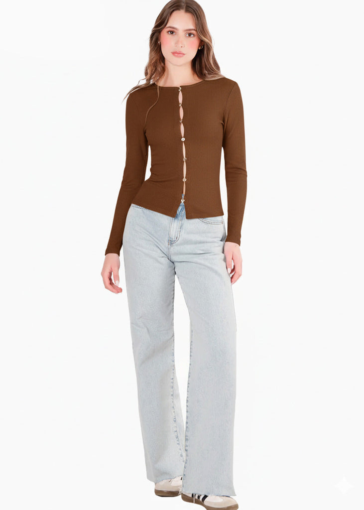 Blusa en rib con vivo en contraste en escote - CINNIA.CAFE