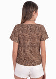Blusa manga corta con estampado de animal print y escote cruzado color café para mujer - Flashy
