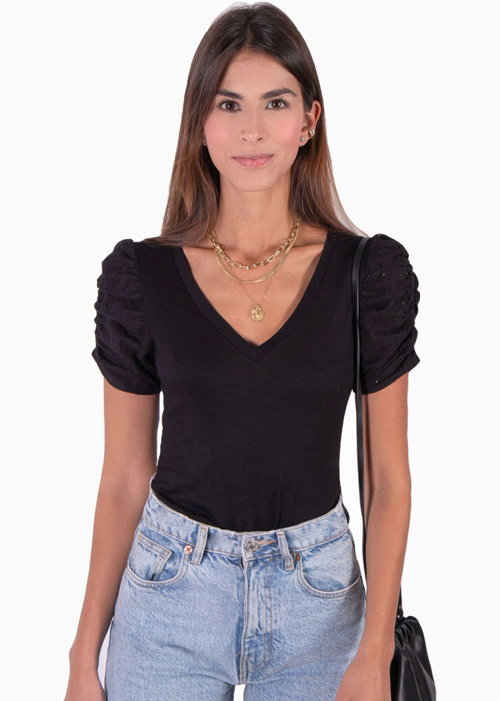 Camiseta manga corta embombada en ojalillo y escote en v para mujer - Flashy