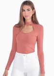 Blusa manga larga con abertura cut out en escote color terracota para mujer - Flashy