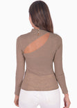 Blusa manga larga con corte diagonal en escote color beige, café para mujer - Flashy