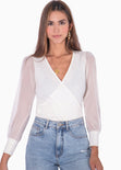 Blusa manga larga con cruce en escote y mangas transparentes color blanco, marfil para mujer - Flashy