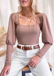 Blusa manga larga con escote cuadrado y mangas embombadas color beige para mujer - Flashy