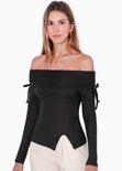 Blusa manga larga con escote off shoulder y recogidos en manga color negro para mujer - Flashy