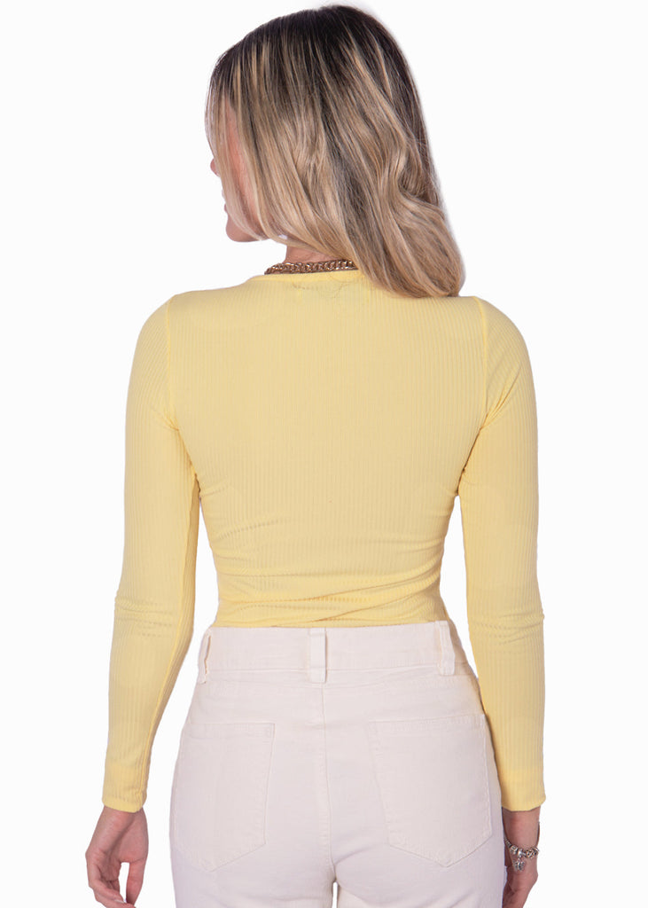 Blusa manga larga con herraje de aro en escote y aberturas en costados color amarillo para mujer - Flashy