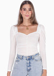 Blusa manga larga con recogido y escote en forma de corazon color marfil para mujer - Flashy