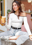 Blusa manga larga con un hombro descubierto y sesgo en contraste en escote color blanco, marfil para mujer - Flashy