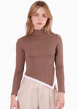 Blusa manga larga cuello alto contraste en ruedo - OPALO