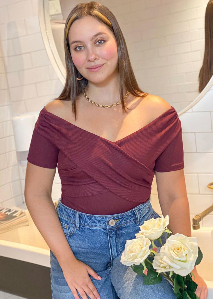 Blusa off shoulder con cruce en escote color vino para mujer - Flashy