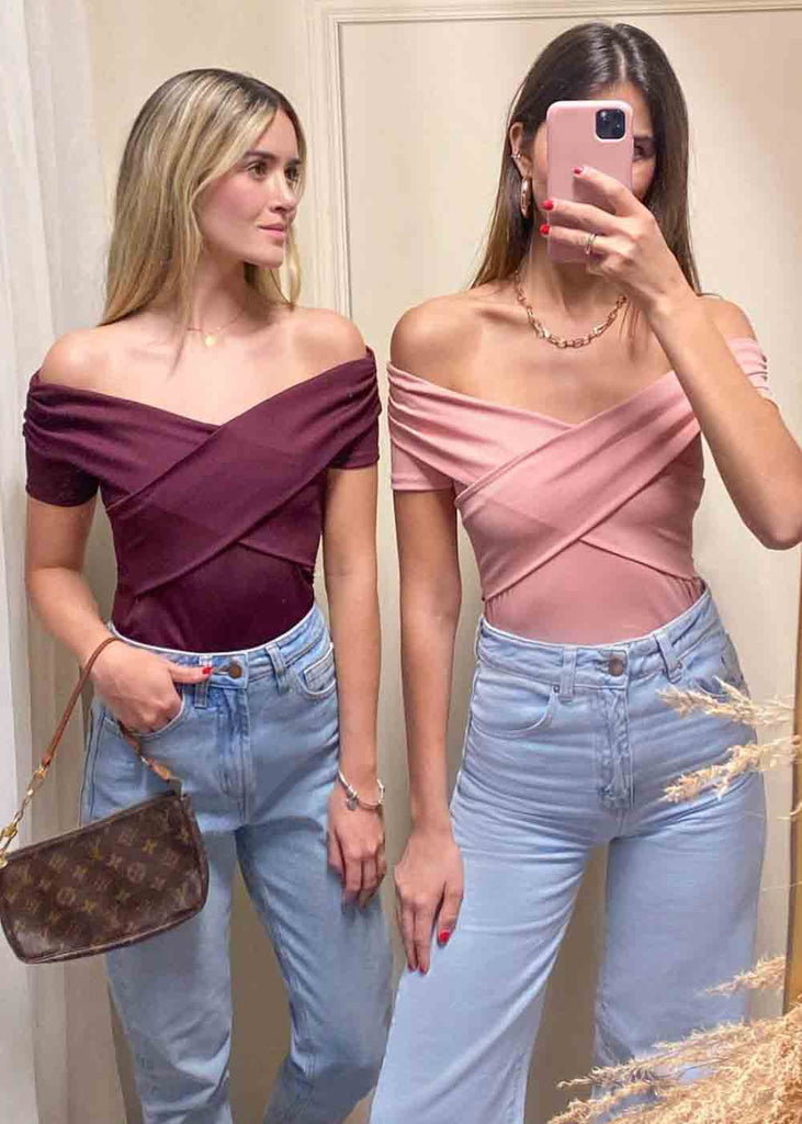 Blusa off shoulder con cruce en escote color rosado para mujer - Flashy