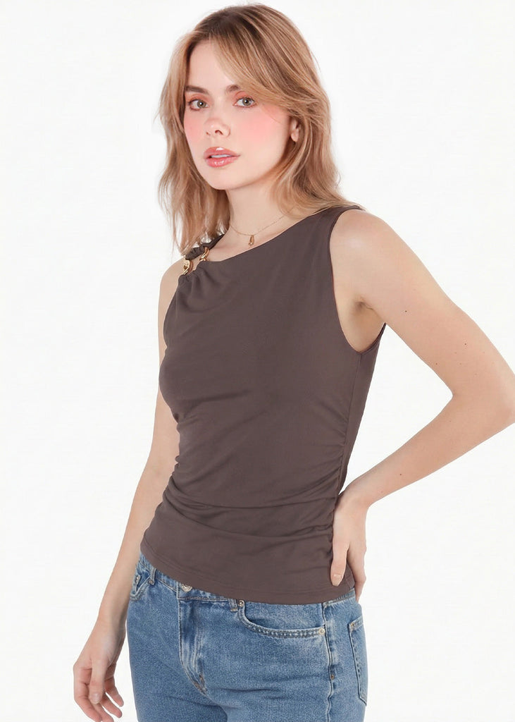 Blusa sin mangas con accesorio dorado en hombro - ALMANZA
