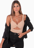 Body de tiras con escote entorchado y abertura color beige para mujer - Flashy