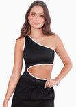 Body de un solo hombro con sesgos y abertura en costado color blanco, negro para mujer - Flashy