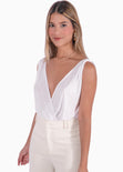 Body drapeado con escote cruzado color blanco para mujer - Flashy